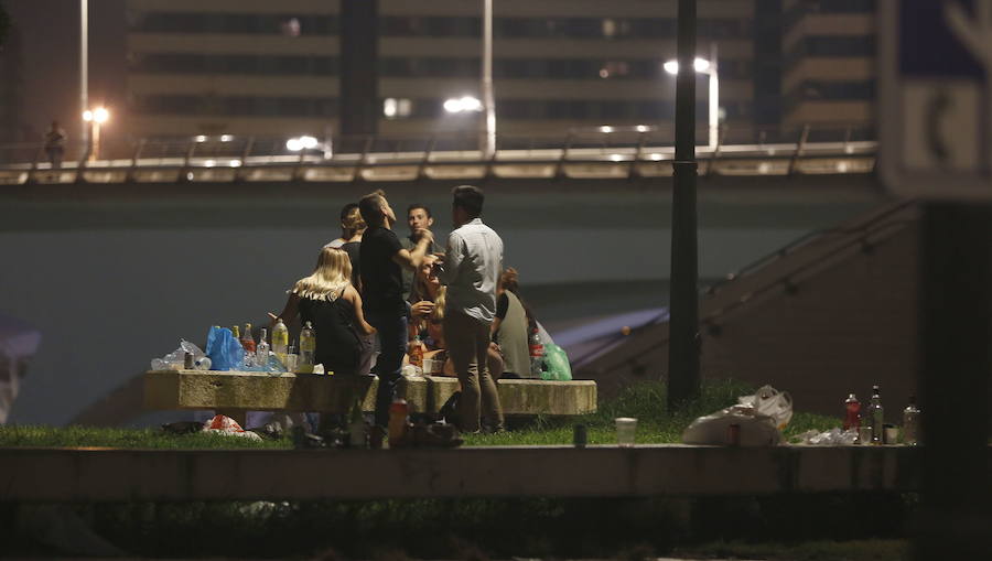 Fotos del botellón en Valencia durante el puente de octubre