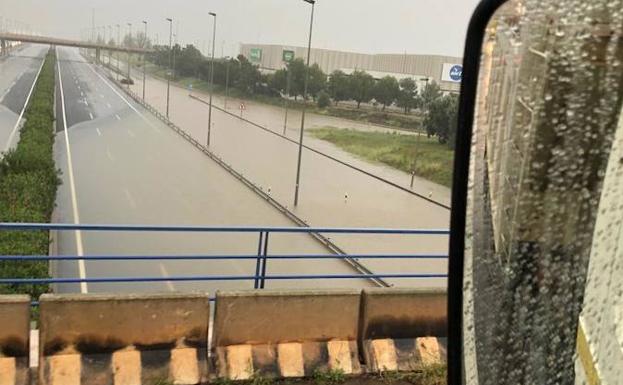 Cortada la Pista de Silla en ambos sentidos por un embolsamiento de agua