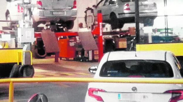 Bort atribuye la revisión de su coche al jefe de taller, que estaba de vacaciones