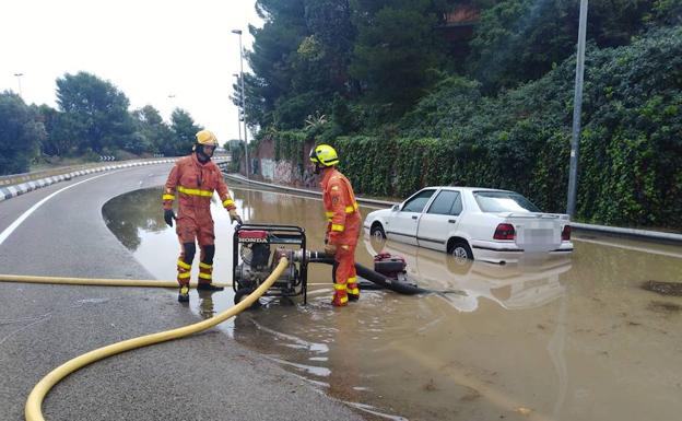 15 carreteras cortadas en la Comunitat Valenciana por los efectos de la gota fría