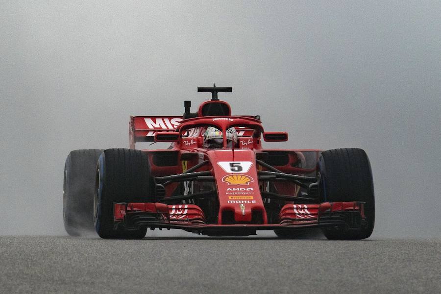 Vettel se dispara en el pie ante el dominio de Hamilton