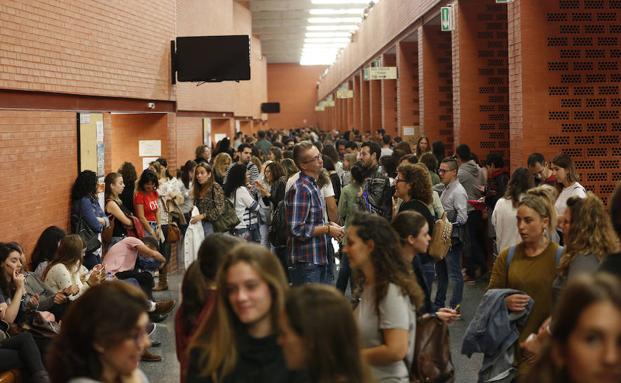 Más de 25.000 personas optan hoy a 897 plazas de enfermería en la Comunitat