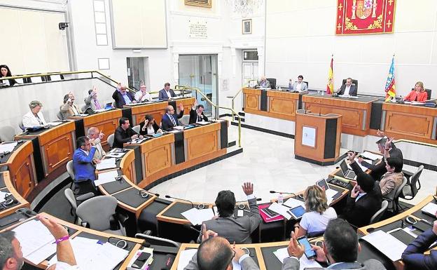 Un millón de euros para la renovación de los campos de fútbol de césped artificial de los municipios