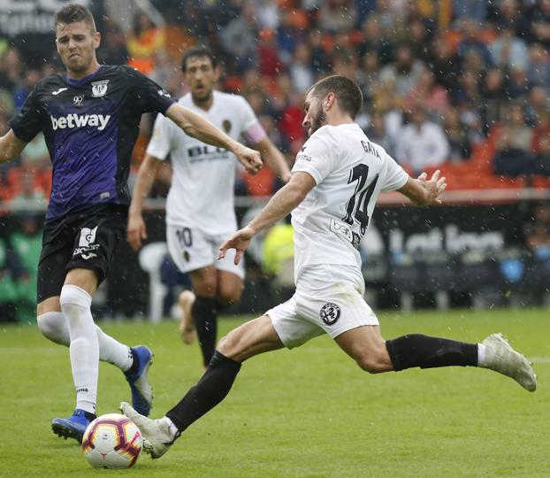 El Valencia CF viaja a Suiza sin Garay, Cheryshev ni Guedes