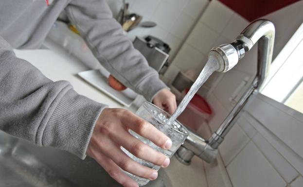 Detenidas dos ladronas tras robar a una mujer de 70 años con la trampa del vaso de agua