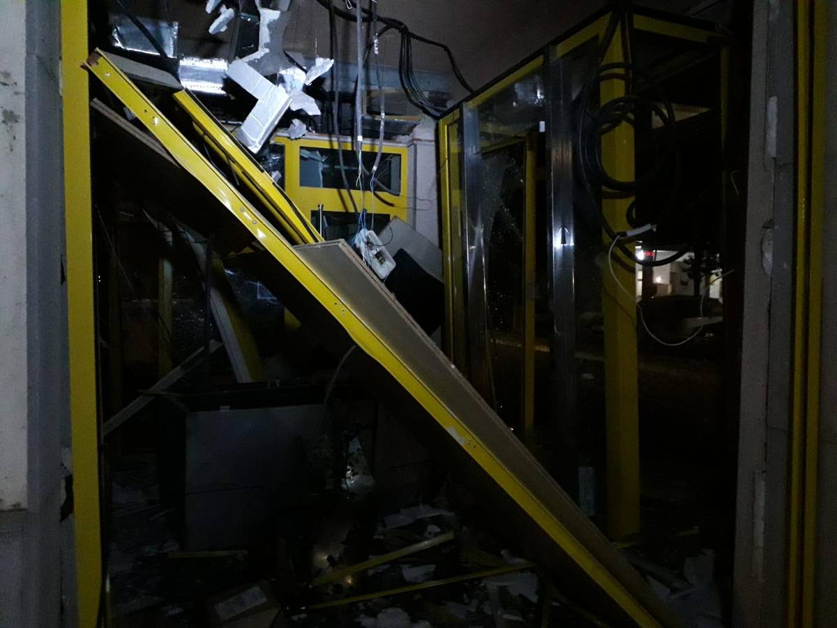 Unos ladrones revientan con explosivos el cajero de un banco en Gavarda