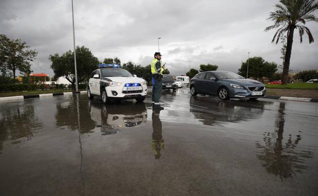 Alumnos de cinco institutos de Valencia siguen sin clase tras las lluvias