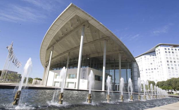 El Palacio de Congresos de Valencia quitará las láminas de agua por las humedades