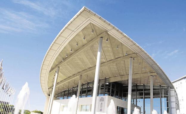 El Palacio de Congresos aplaza su decisión de suprimir las láminas de agua