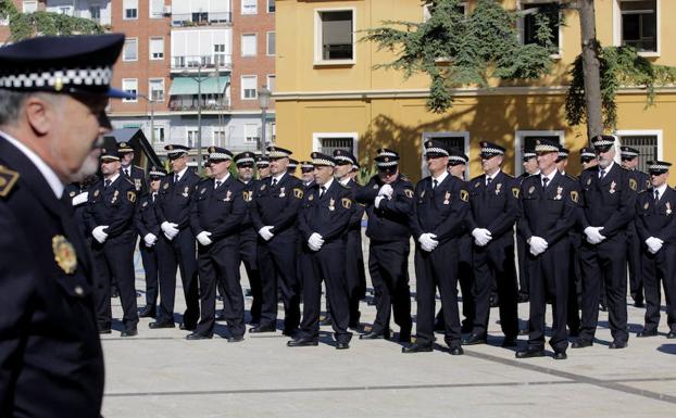 Valencia homenajea a sus mejores agentes de policía