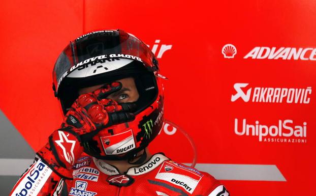 Jorge Lorenzo, operado de su muñeca izquierda