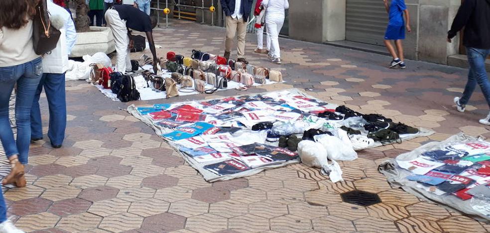Valencia impulsa una tarjeta de vecindad a inmigrantes para dificultar su expulsión