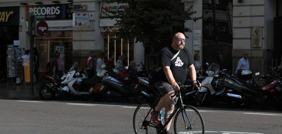 El seguro para bicicletas y patinetes divide de nuevo a ciclistas y vecinos