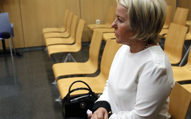 En busca de la tiara de Eva Perón, desaparecida otra vez en Valencia