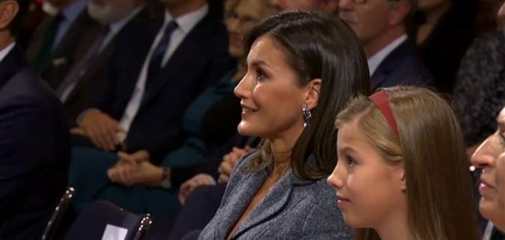 Vídeo: La reina Letizia, visiblemente emocionada al escuchar a Leonor hablar en público por primera vez