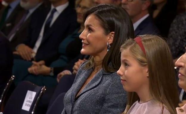 Vídeo: La reina Letizia, visiblemente emocionada al escuchar a Leonor hablar en público por primera vez