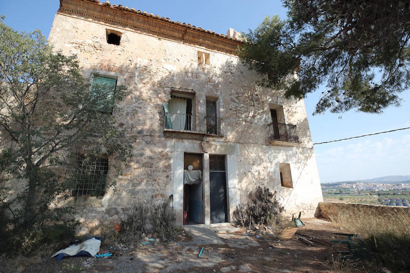 Las ruinas de la masía abandonada Mas de Valero