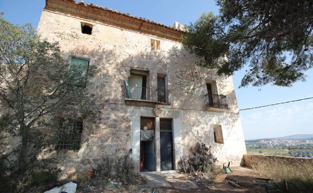 Las ruinas de la masía abandonada Mas de Valero