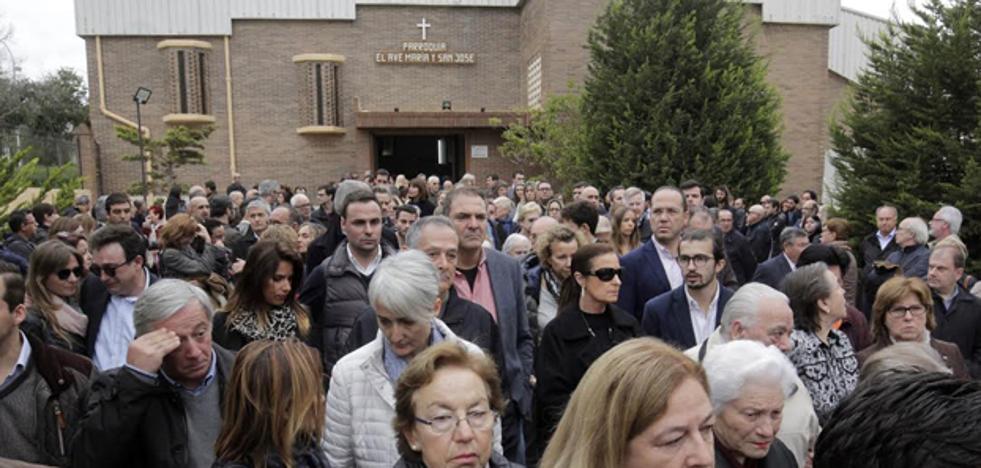 Cientos de personas abarrotan la despedida de María José Grimaldo