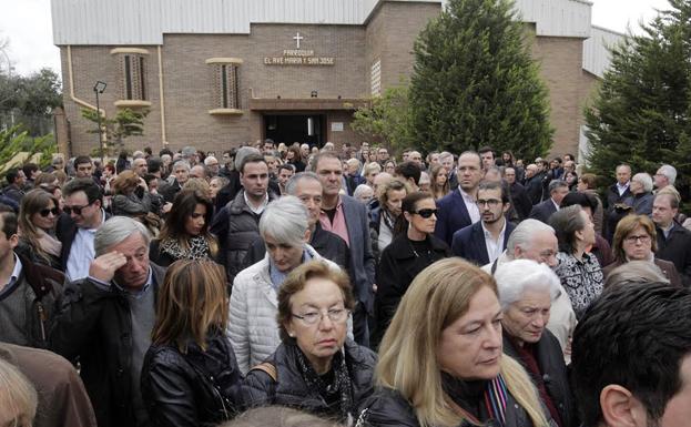 Cientos de personas abarrotan la despedida de María José Grimaldo