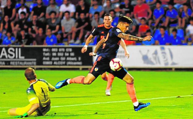 Mina y Guedes para desatascar al Valencia