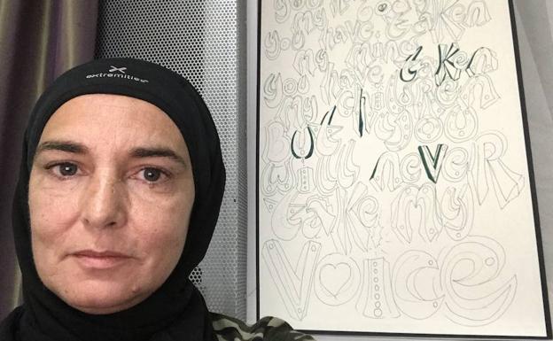 La cantante irlandesa Sinéad O'Connor no quiere pasar tiempo con «gente blanca» tras su conversión al islam