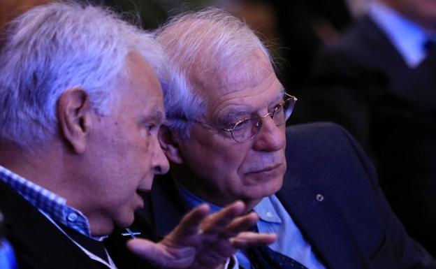 Borrell actuará si las embajadas catalanas vulneran la ley