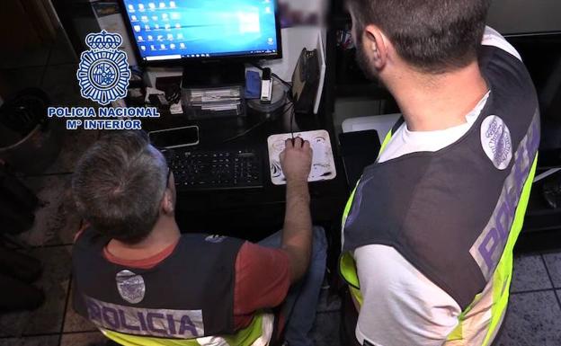 Detenidas once personas por descargar material pedófilo de Internet