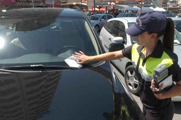 La Policía Local de Valencia pide que falsear el ticket de la ORA sea considerado delito