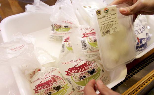 La OCU pide vetar en España las nuevas etiquetas semáforo de los alimentos