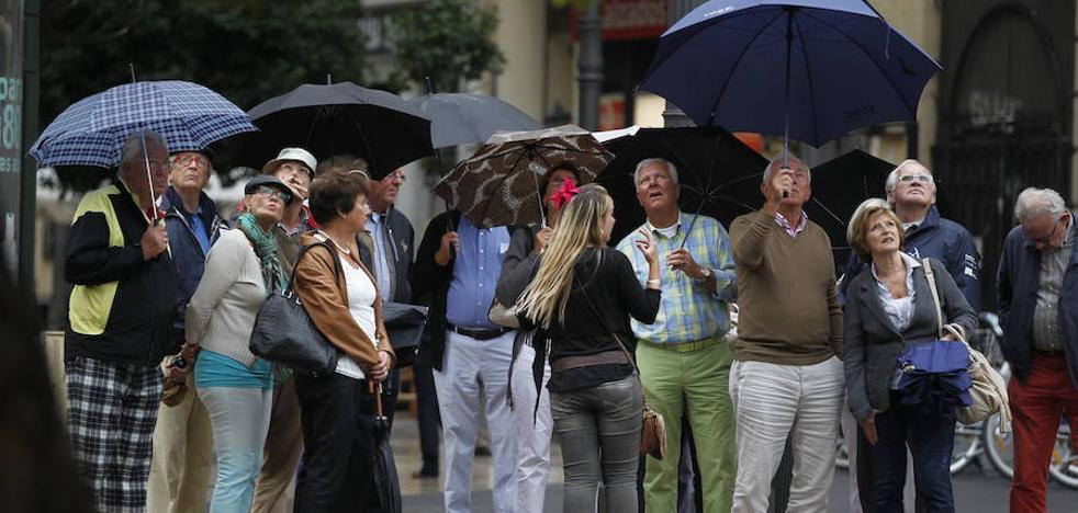 Aemet decreta alerta roja: las lluvias descargan ya con fuerza en la Comunitat Valenciana