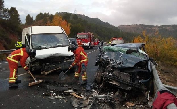 Dos heridos al chocar un coche y una furgoneta junto a la central de Cofrentes