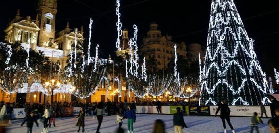 Las luces de Navidad en Valencia y la pista de hielo de la plaza del Ayuntamiento se adelantan este año