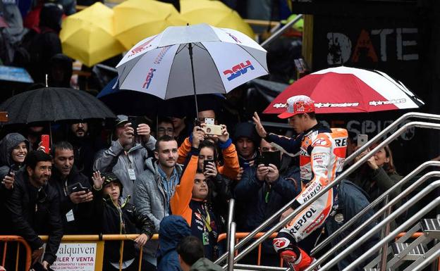 El circuito Ricardo Tormo espera lluvia para las carreras del domingo