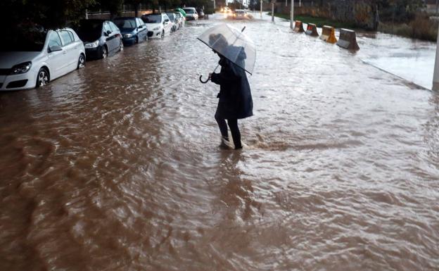 Llueve otra vez en Valencia a la espera de la ciclogénesis que llega este domingo