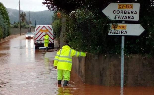 Carreteras cortadas por las lluvias en Valencia