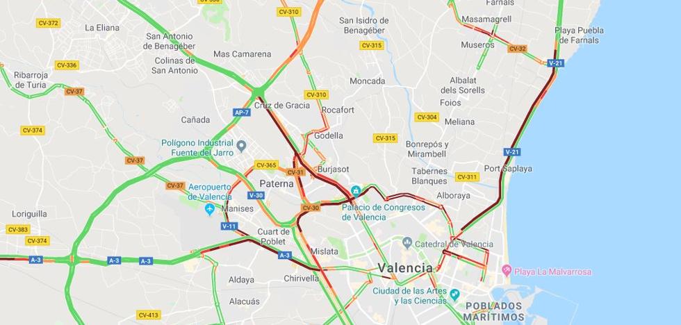 Más de 40 kilómetros de atascos en los accesos a Valencia por la lluvia