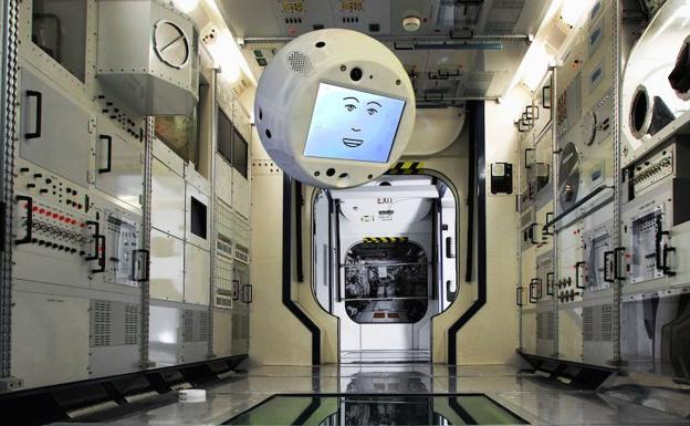 El robot Cimon supera su primer día de trabajo en la Estación Espacial Internacional