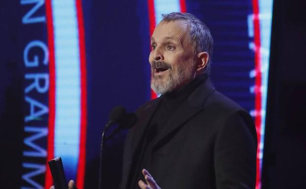 El aspecto de Miguel Bosé en los Grammy Latinos inquieta a sus seguidores