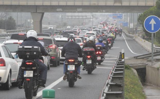 El atasco para llegar a Cheste alcanza hasta el by-pass antes de las carreras