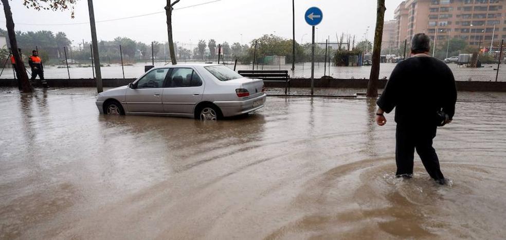Aemet activa la alerta roja en Valencia y el norte de Alicante por lluvias de 180 l/m2 desde esta noche