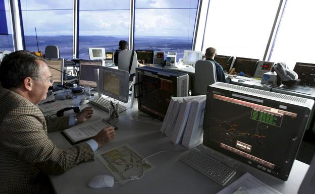 España necesita tener más de 900 controladores aéreos antes de 2025