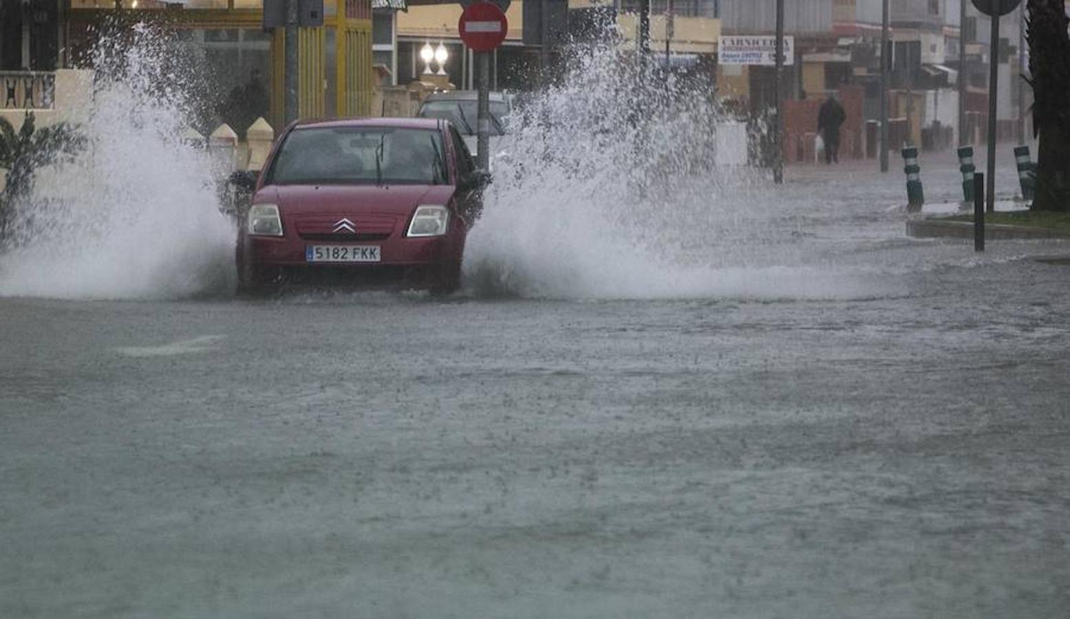 Las lluvias de este lunes en la Comunitat: inundaciones, carreteras cortadas y desprendimientos