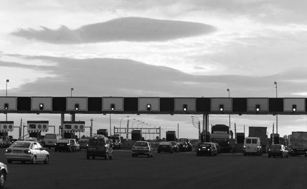 Fomento bajará el peaje de las radiales para fomentar su uso