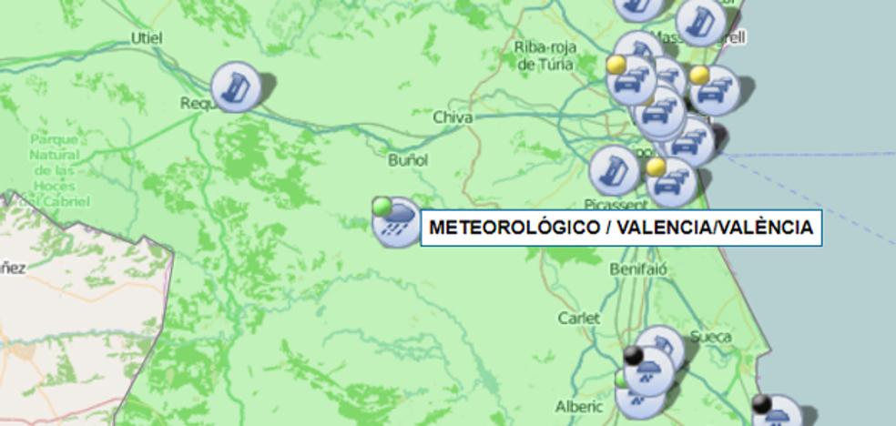 Dos carreteras siguen cortadas por inundaciones y la lluvia dificulta los accesos y salidas de Valencia