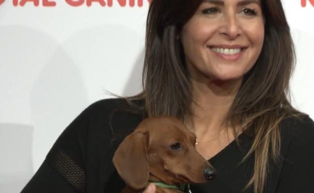 Nuria Roca y su perrita Pepita, contra la obesidad en mascotas