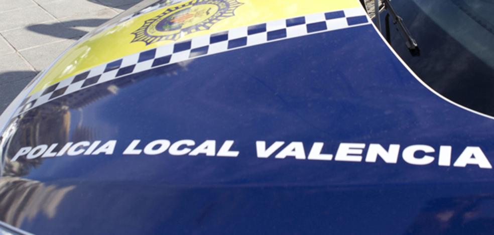 Roban 9 botellines de cerveza en una gasolinera de Valencia y los esconden en su ropa