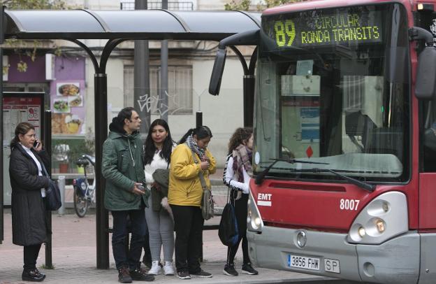 Conductores culpan al estrechamiento de calles de los retrasos de la EMT de Valencia