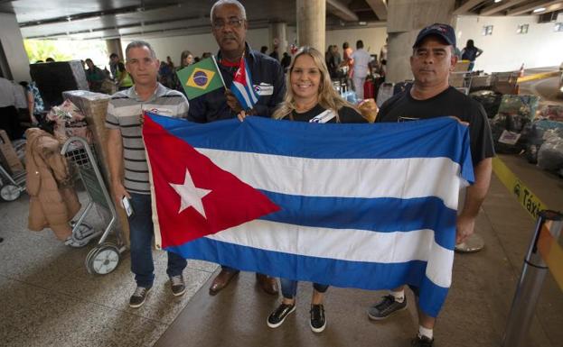 Los médicos cubanos comienzan a abandonar Brasil