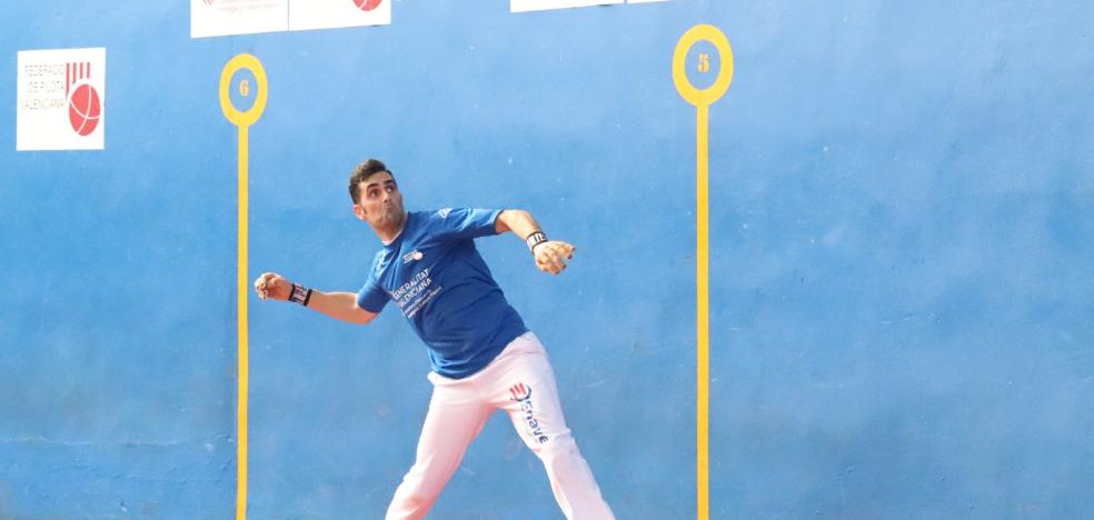 Alejandro, rey entre paredes